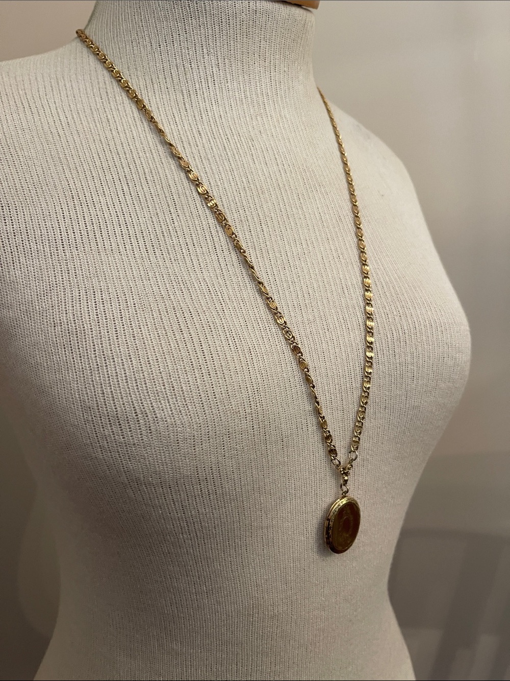 Gold-tone Oval Locket necklace from the 1928 Jewelry Company - Picture 10 of 16